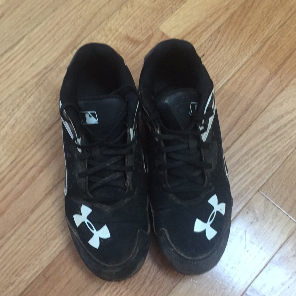 Boys under armor baseball cleats - size 4.5